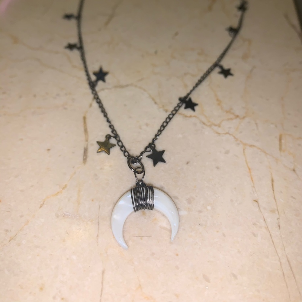 Horn necklace with stars